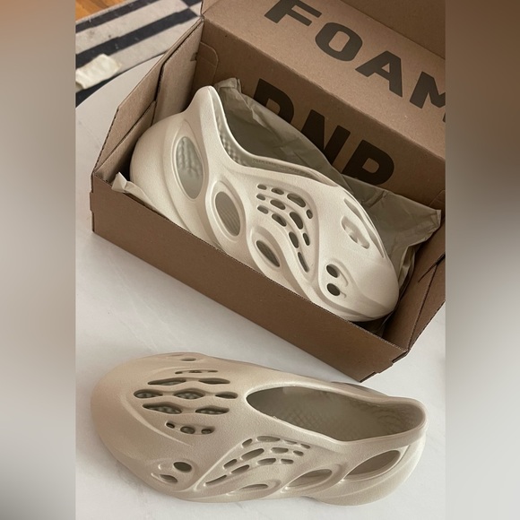 Yeezy foam runner never warn - Picture 2 of 5